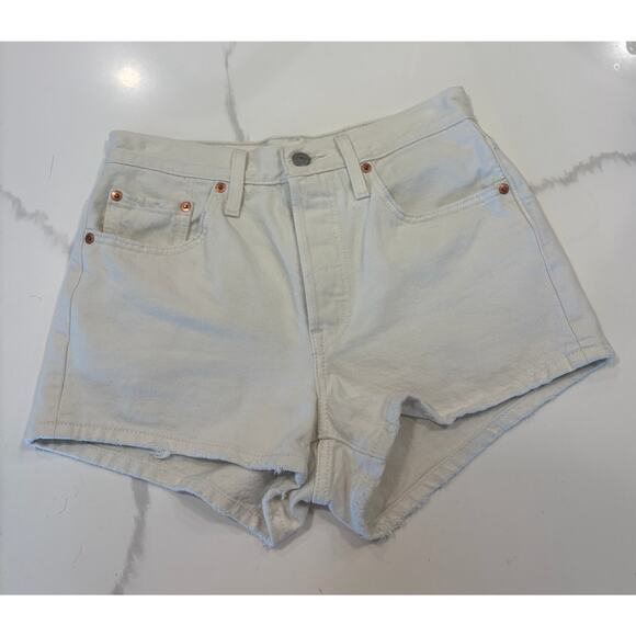 Levi's women's 501 Premium Denim Shorts in Off White Size 26 - Picture 1 of 4